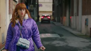 Le sac à main en jean porté par Morgane Alvaro (Audrey Fleurot) dans HPI : Haut Potentiel Intellectuel (S02E01)