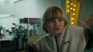 Le sweatshirt zippé à bandes Carson porté par Elliott (Noé Vandevoorde) dans HPI : Haut Potentiel Intellectuel (S02E04)