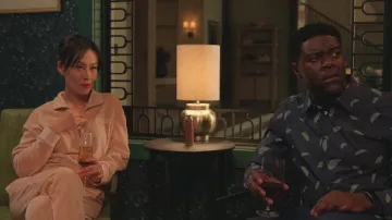 Survêtement en polaire rose porté par Vivian (Vivian Wu) vu dans The Afterparty (S02E02)