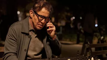 Polo usado por Dennis Quaid en el programa de televisión Full Circle (Temporada 1 Episodio 1)