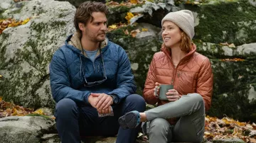 Patagonia Veste matelassée portée par Helen Carpenter (Ellie Kemper) comme on le voit dans le film Happiness for Beginners