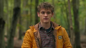 Veste orange Howler Bros portée par Beckett (Ben Cook) comme on le voit dans Happiness for Beginners