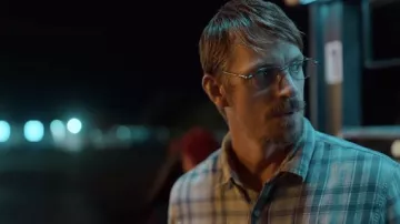 Camisa a cuadros usada por The Driver (Joel Kinnaman) como se ve en los trajes de la película Sympathy for the Devil