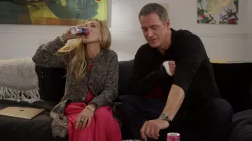 Montre portée par Carrie Bradshaw (Sarah Jessica Parker) comme on le voit dans And Just Like That... (saison 2 épisode 5)