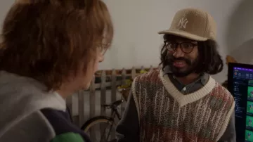 Casquette New Era New York Yankees portée par Studio Executive (Sam Kebede) comme on le voit dans And Just Like That... (S02E05)