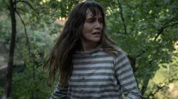 T-shirt rayé porté par Joey (Leighton Meester) vu dans River Wild