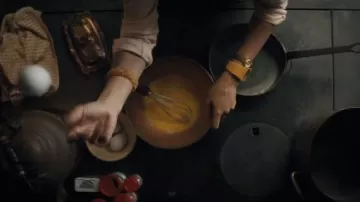 Reloj naranja usado por Gabbie (Rosario Dawson) visto en Haunted Mansion