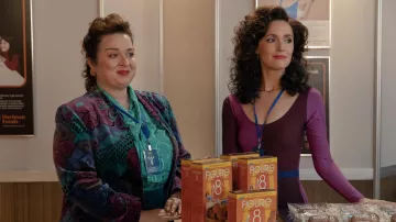 Combinaison justaucorps rose portée par Sheila Rubin (Rose Byrne) comme on le voit dans Physical (saison 3)