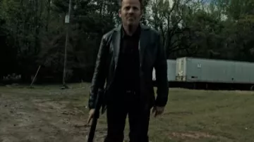 Veste en cuir portée par Clayton Minor (Stephen Dorff) comme on le voit dans le film Mob Land