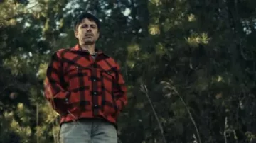 Veste à carreaux rouge portée par Donnie (Casey Affleck) comme on le voit dans Dreamin' Wild