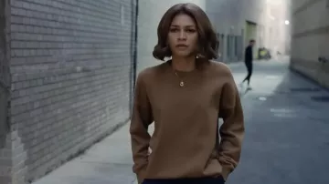 Gold necklace pendant worn by Tashi (Zendaya) as seen in Challengers