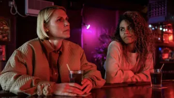 Veste marron portée par Sam Browne (Claire Danes) vue dans Full Circle (S01E04)