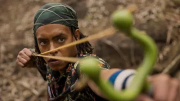 Plaid head scarf worn by Usopp (Jacob Gibson) as seen in One Piece (S01)