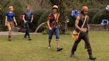 Yellow messenger bag worn by Usopp (Jacob Gibson) as seen in One Piece (Season 1)