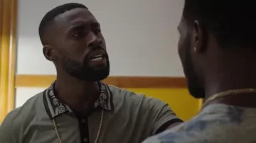 Bandana Polo porté par Trice (Tosin Morohunfola) dans la série télévisée The Chi (saison 1 épisode 7)
