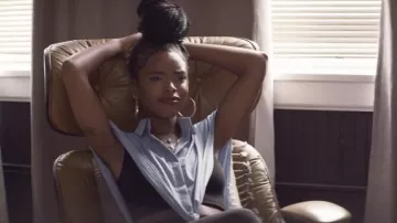 Chemise bleue portée par Lovie Simone vue dans le film 57 Seconds