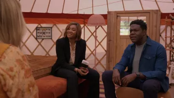 Chemise bleue portée par Aniq (Sam Richardson) dans The Afterparty (saison 2 épisode 4)