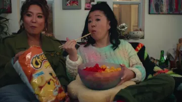 Pull à câble pastel porté par Lolo (Sherry Cola) vu dans Joy Ride