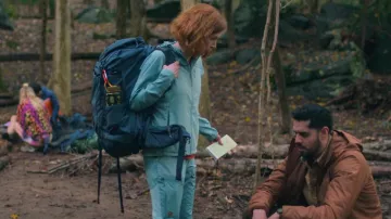 Pantalon Fjallraven porté par Helen (Ellie Kemper) comme on le voit dans Happiness for Beginners