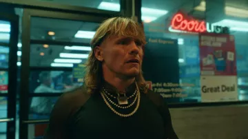 Collar colgante de candado usado por Keefe Chambers (Tony Cavalero) en The Righteous Gemstones (S03E09)