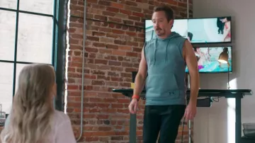 Under Armour Sleeveless Hoodie porté par Kelley Kevyn (Thomas Lennon) comme on le voit dans Zoey 102