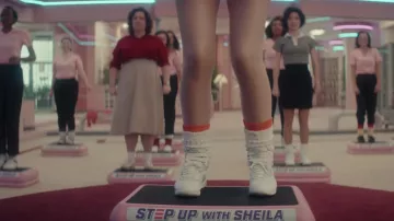 Baskets Reebok portées par Sheila Rubin (Rose Byrne) vues dans Physical (S03E01)