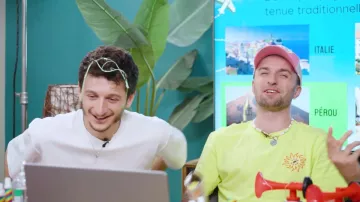 El collar de perlas con un colgante de corazón usado por Squeezie en su video de YouTube OFRECEMOS 100.000 € DE VIAJE A LOS SQUEEZOS ❤️