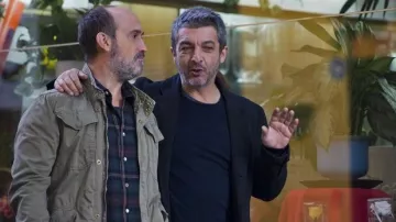 Green military jacket worn by Tomás (Javier Cámara) in Truman movie