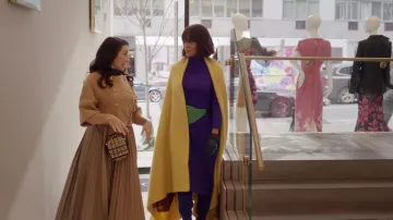 Sac Chanel Tweed porté par Charlotte York (Kristin Davis) comme on le voit dans And Just Like That... (S02E08)