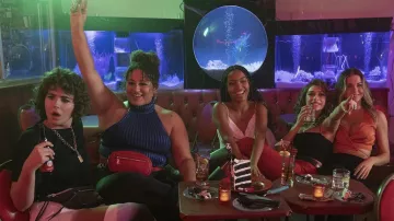Black crop top worn by Corinne (Odessa A'zion) as seen in Sitting in Bars with Cake