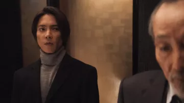 Grey turtleneck sweater worn by Issei Tomine (Tomohisa Yamashita) as seen in Drops of God TV series outfits (S01E05)