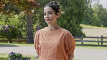 Haut de corail porté par Tara Kendall (Emmanuelle Vaugier) comme on le voit dans le film Big Sky River: The Bridal Path
