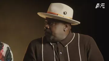 Chapeau de cow-boy porté par Cédric l’artiste vu dans l’émission télévisée Kings of BBQ
