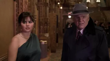 Collier en or porté par Mabel Mora (Selena Gomez) vu dans Only Murders in the Building (S03E01)