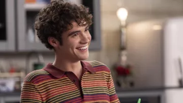 Polo rayé porté par Ricky (Joshua Bassett) vu dans High School Musical: The Musical: The Series (S04E03)