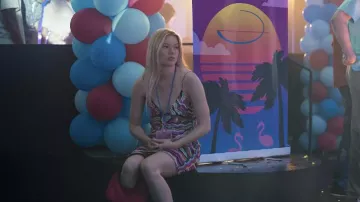Robe imprimée portée par Shannon Schaeffer (West Duchovny) vue dans la série télévisée Painkiller (saison 1)