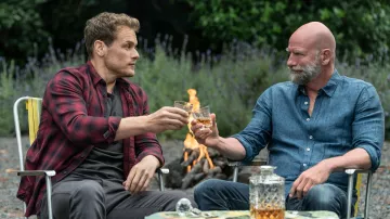 Camisa azul chambray usada por Graham McTavish en Men in Kilts: A Roadtrip with Sam and Graham (Temporada 2)