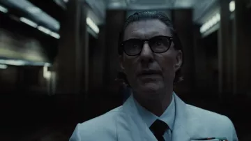 Lunettes portées par le capitaine Bittner (Dorian Lough) comme on le voit dans Haunting of the Queen Mary