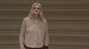 Chemise rayée portée par Ruthie Nodd (Gayle Rankin) comme on le voit dans Bad Things