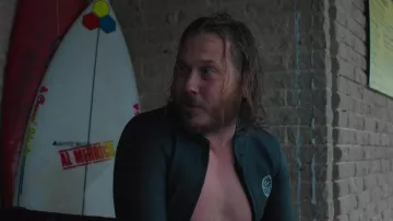Combinaison Rip Curl Surf portée par Jim (Scott MacArthur) comme on le voit dans No Hard Feelings