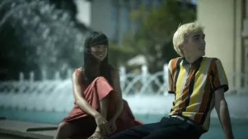 La robe rouge portée par Claire (Lena Lapres) dans Osmosis (S01E03)