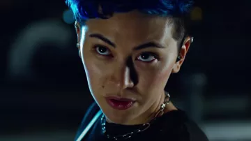 The necklace chain worn by Bugs (Jessica Henwick) in the movie Matrix Resurrections