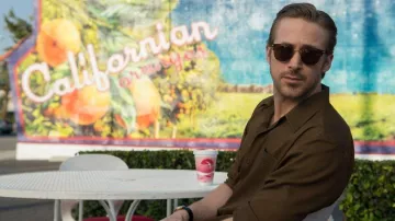 Chemise marron à manches longues portée par Sebastian (Ryan Gosling) dans la garde-robe du film La La Land