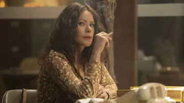 Chemise imprimée portée par Griselda Blanco (Sofía Vergara) vue dans Griselda (Saison 1)