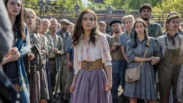 Blusa bordada usada por Lucy Gray Baird (Rachel Zegler) como se ve en The Hunger Games: The Ballad of Songbirds & Snakes