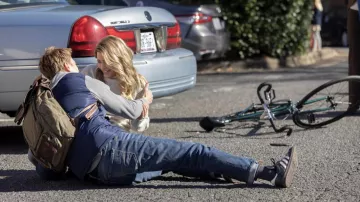 Zapatillas negras Nike usadas por Zach MacLaren (Drew Starkey) como se ve en The Other Zoey