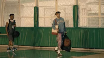 Pantalones impresos usados por Jeremy (Jack Harlow) en la película White Men Can't Jump