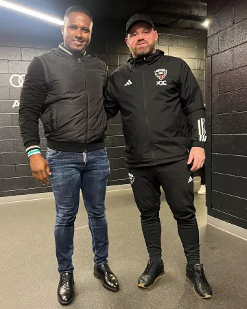 Zapatos de cuero usados por Antonio Valencia en su cuenta de Instagram @antoniovalencia2525