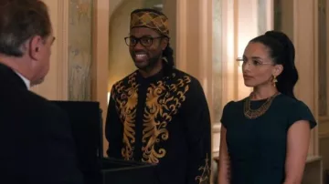 Lunettes portées au poker par Tina (Aparna Brielle) dans la série télévisée FUBAR (S01E06)