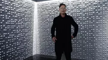 Black Coat worn by Dr. Harry Wells (Tom Cavanagh) in The Flash TV series (S07E03)